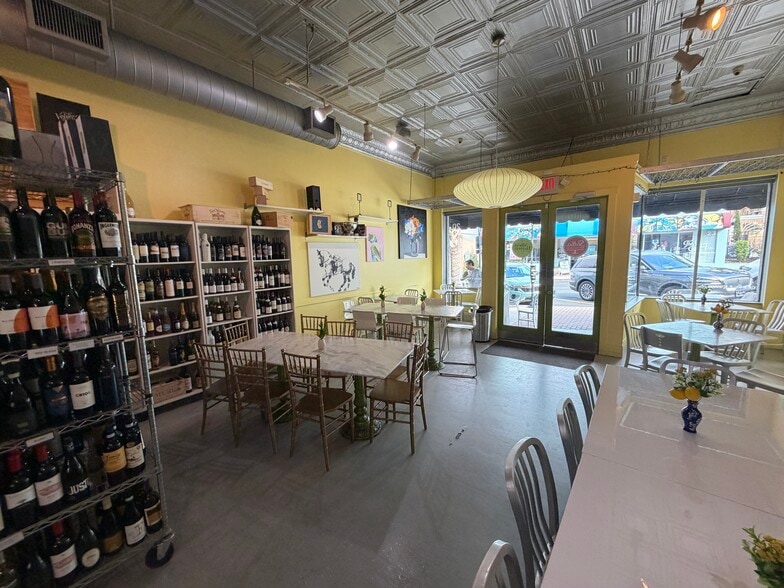 More Photos Of 20 SW Broadway St, Ocala Storefront For Lease