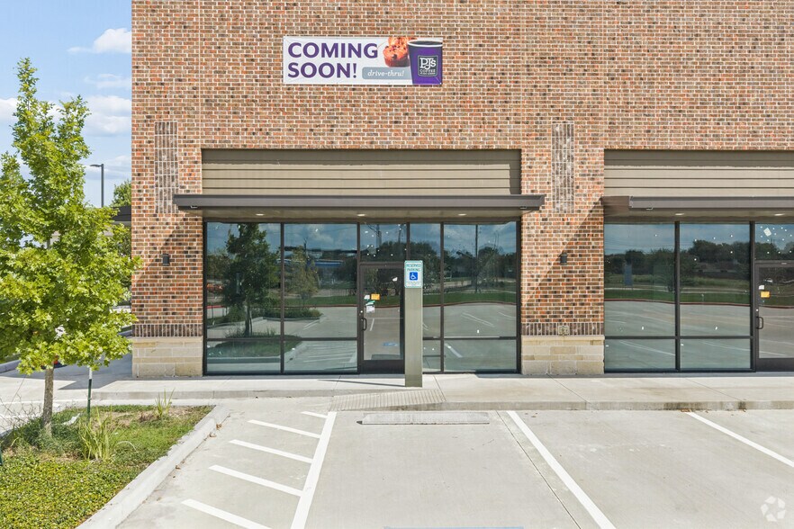 More Photos Of 5149 Reading Rd, Rosenberg Storefront For Sale