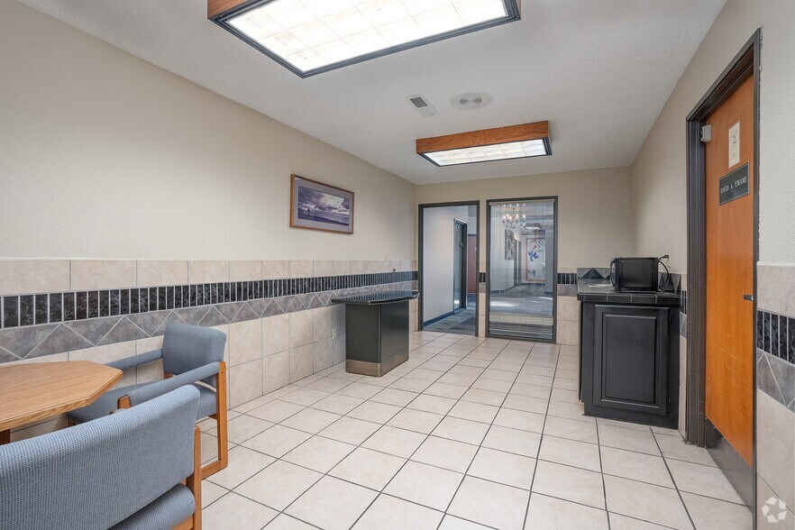 More Photos Of 1049 SW Baseline, Hillsboro Loft Creative Space For Lease