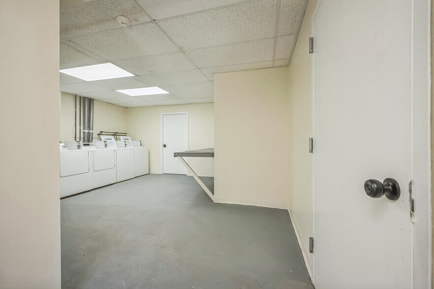 More Photos Of 7092 Forrest Ave, Philadelphia Apartments For Sale