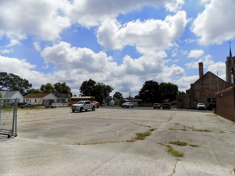 More Photos Of 804 S Purdum St, Kokomo Schools For Sale