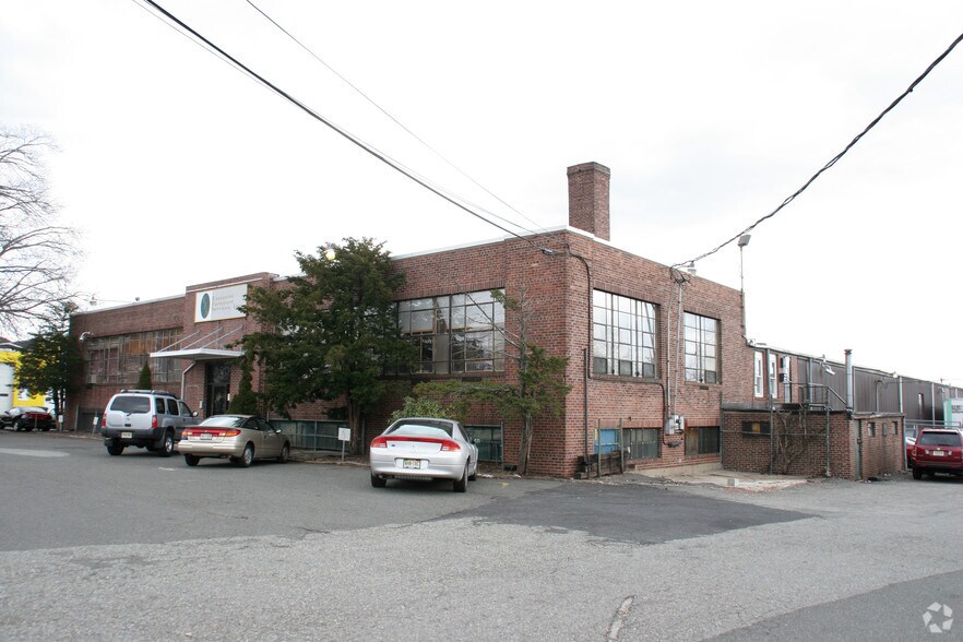 More Photos Of 460 W Hillside Ave, Hillside Warehouse For Lease