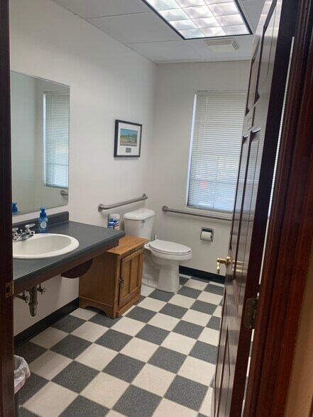 More Photos Of 2763 Manitowoc Rd, Green Bay Office For Lease