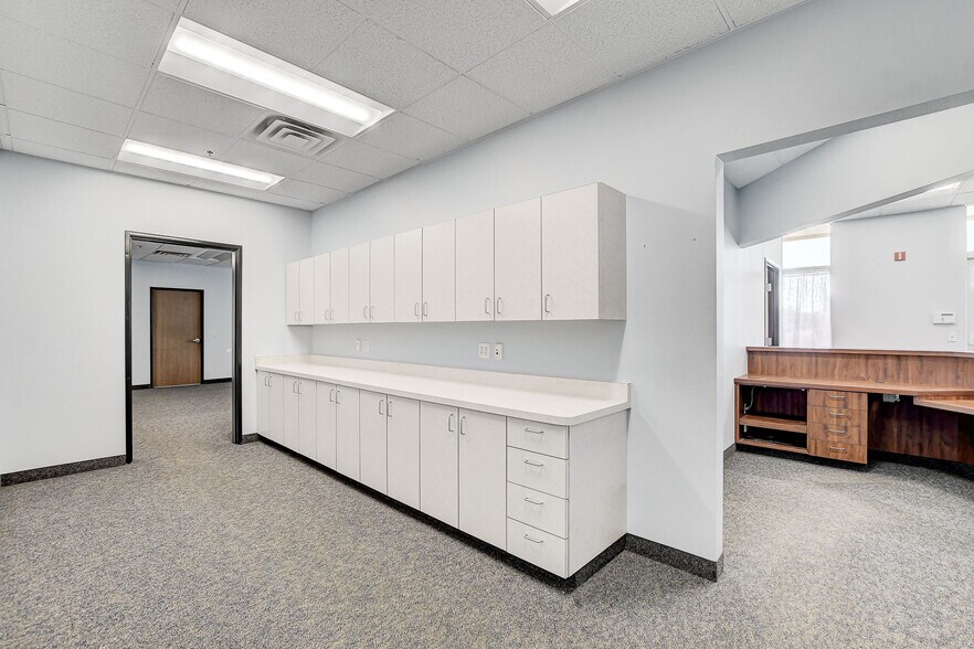 More Photos Of 200 Sunpac Ave, Henderson Warehouse For Sale