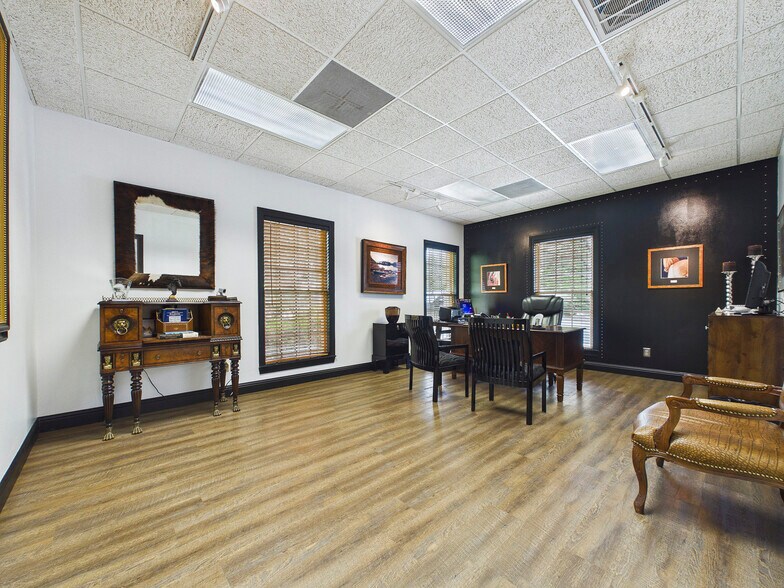 More Photos Of 5 Executive Woods Ct, Swansea Medical For Sale