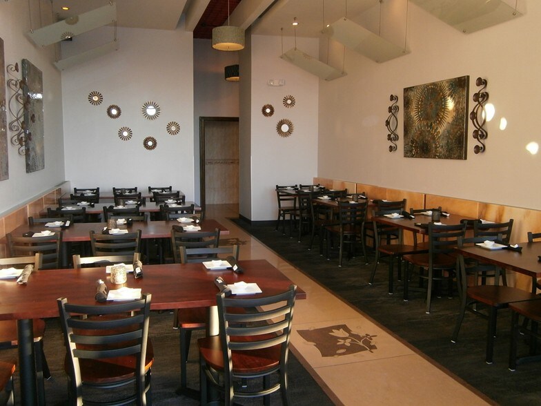 More Photos Of 940 Hansen Rd, Green Bay Storefront For Lease