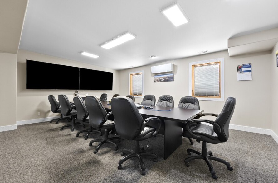 More Photos Of 124 D St SW, Quincy Office For Sale