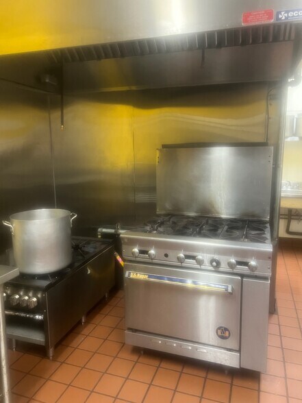 More Photos Of 1801 Cutting Blvd, Richmond Storefront Retail Residential For Lease