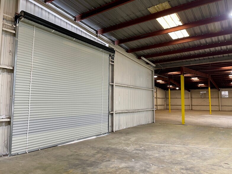 More Photos Of 14236 Gainesville St, Houston Warehouse For Lease