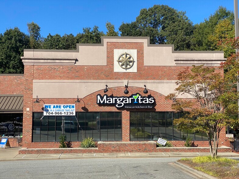 More Photos Of 751 N HIGHWAY 16, Denver Storefront Retail Office For Lease