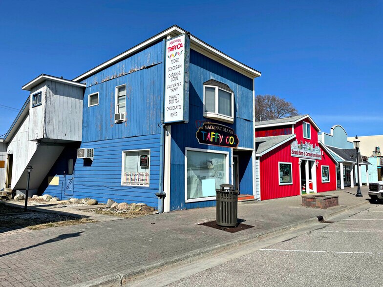 More Photos Of 205 E Central Ave, Mackinaw City Storefront For Lease