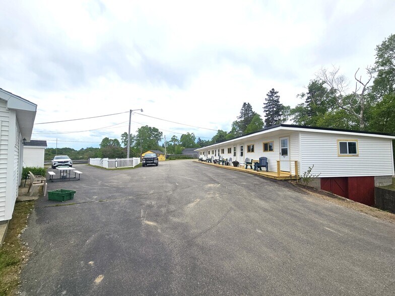 More Photos Of 24 Harris Point Rd, Eastport Hotel For Sale