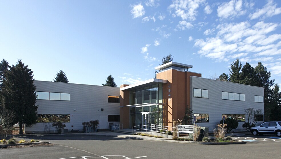 Primary Photo Of 6542 SE Lake Rd, Milwaukie Medical For Lease