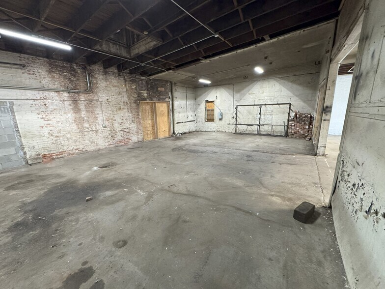 More Photos Of 1926 Howard St, Saint Joseph Industrial For Lease