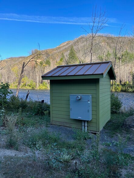 More Photos Of 50660 McKenzie Hwy, Vida Restaurant For Sale