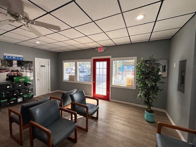More Photos Of 6200 N Nebraska Ave, Tampa Auto Repair For Sale
