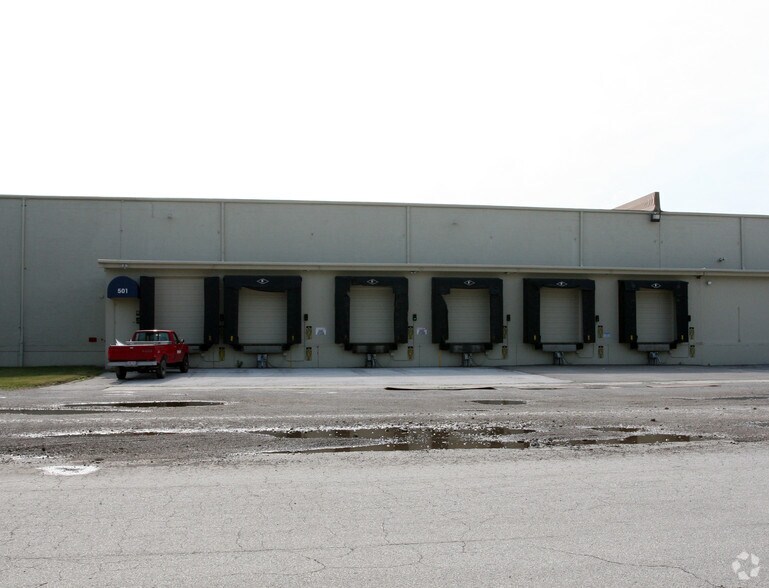More Photos Of 501-591 J St, Perrysburg Distribution For Lease