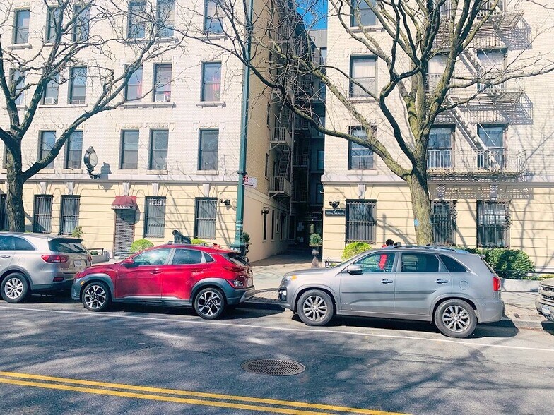 More Photos Of 43 Central Park N, New York Apartments For Lease