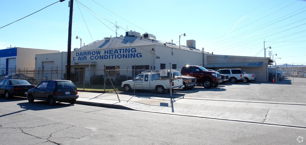 More Photos Of 11944 Valerio St, North Hollywood Warehouse For Lease