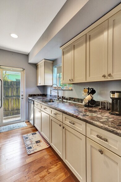 More Photos Of 423 SE 19th St, Fort Lauderdale Office Residential For Lease