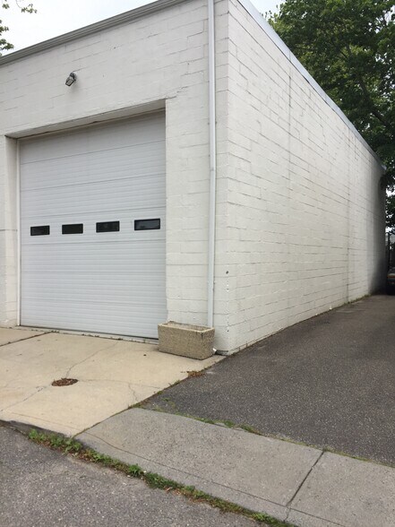 More Photos Of 184 E Main St, Babylon Storefront Retail Office For Sale