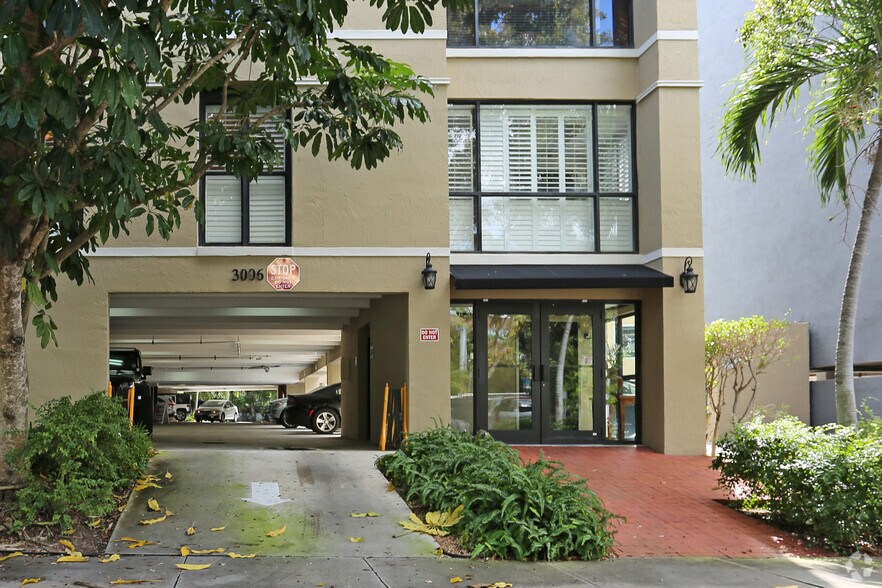 More Photos Of 3006 Aviation Ave, Coconut Grove Office For Lease