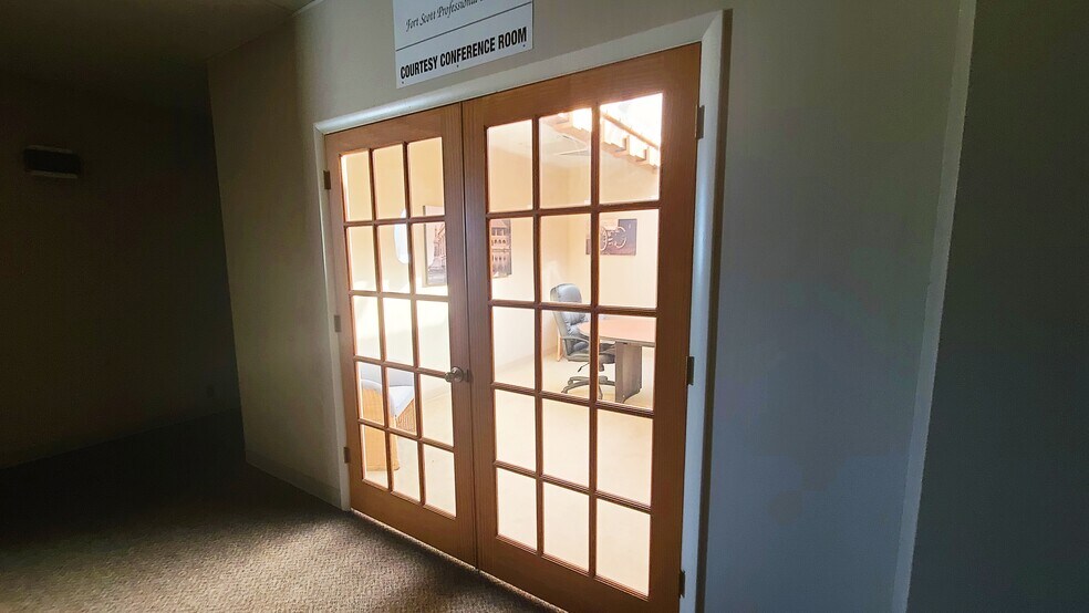 More Photos Of 710 W 8th St, Fort Scott Office For Sale
