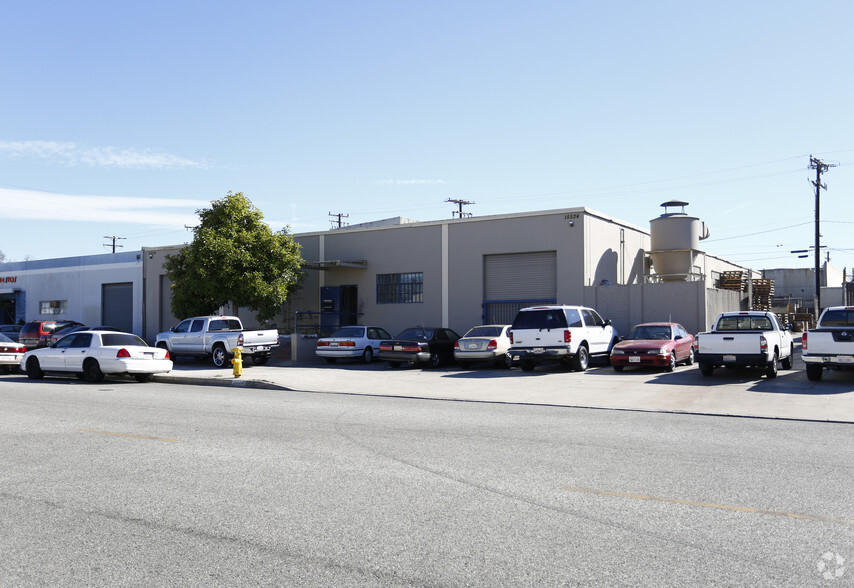 Primary Photo Of 15524 Minnesota Ave, Paramount Warehouse For Lease