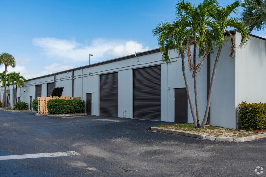 More Photos Of 6555 Powerline Rd, Fort Lauderdale Unknown For Lease