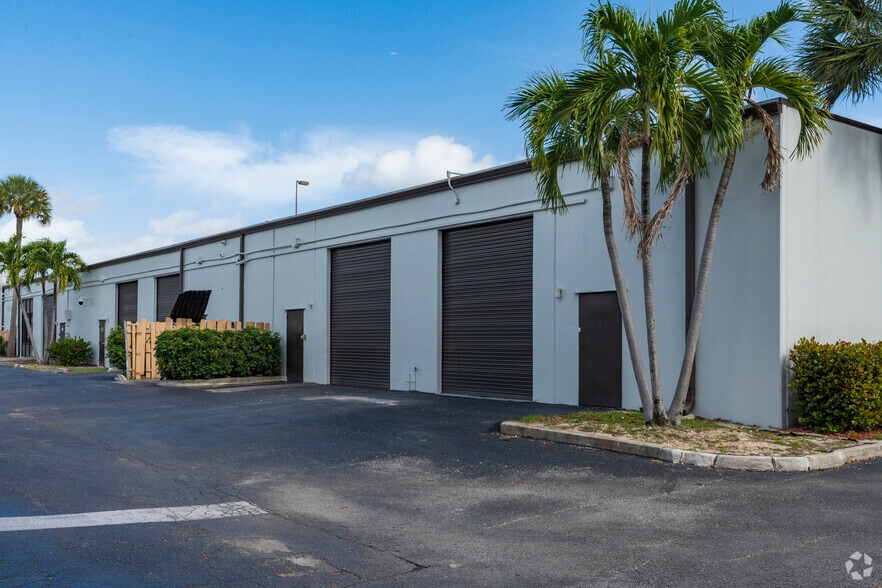 More Photos Of 6555 Powerline Rd, Fort Lauderdale Unknown For Lease