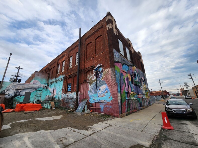 More Photos Of 1561 Adelaide St, Detroit Warehouse For Sale