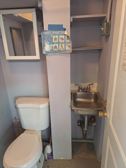 More Photos Of 264 41st St, Brooklyn Warehouse For Lease