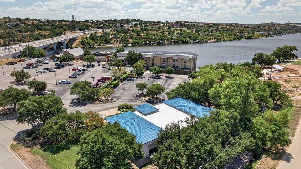 More Photos Of 710 1st St, Marble Falls Office For Sale