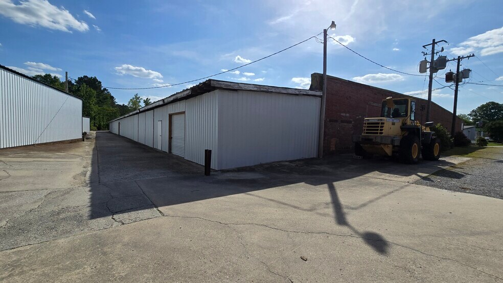 More Photos Of 711 E Rose St, Smithfield Warehouse For Sale