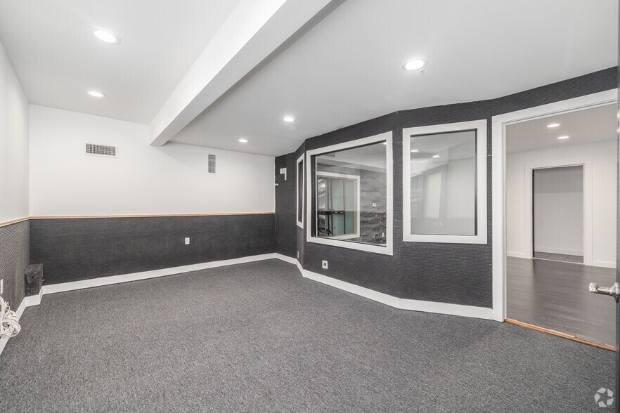 More Photos Of 1952 N Cahuenga Blvd, Los Angeles Movie Radio TVStudio For Lease