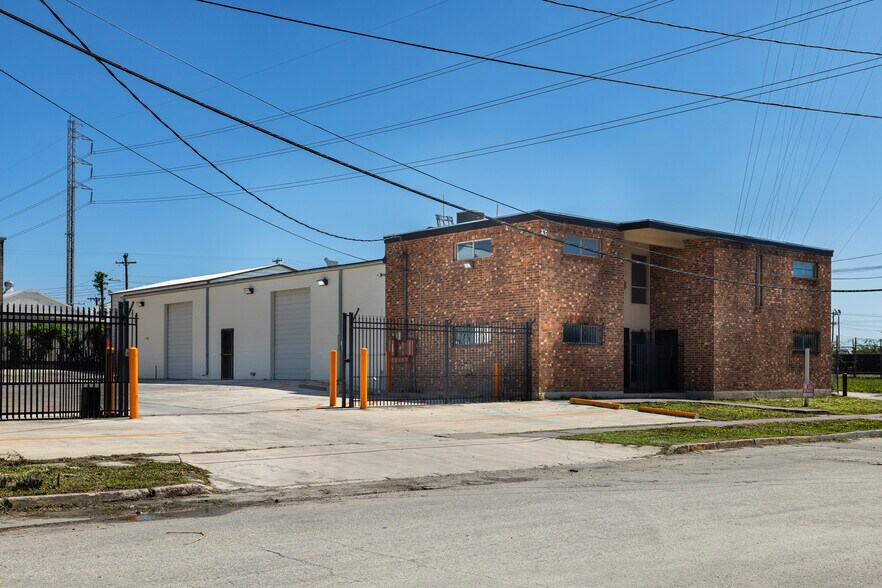 Primary Photo Of 307-311 Lombrano St, San Antonio Warehouse For Sale