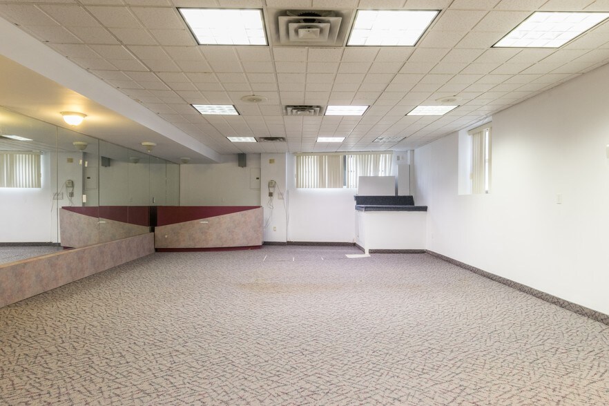 More Photos Of 2735 Henry Hudson Pkwy, Bronx Medical For Lease