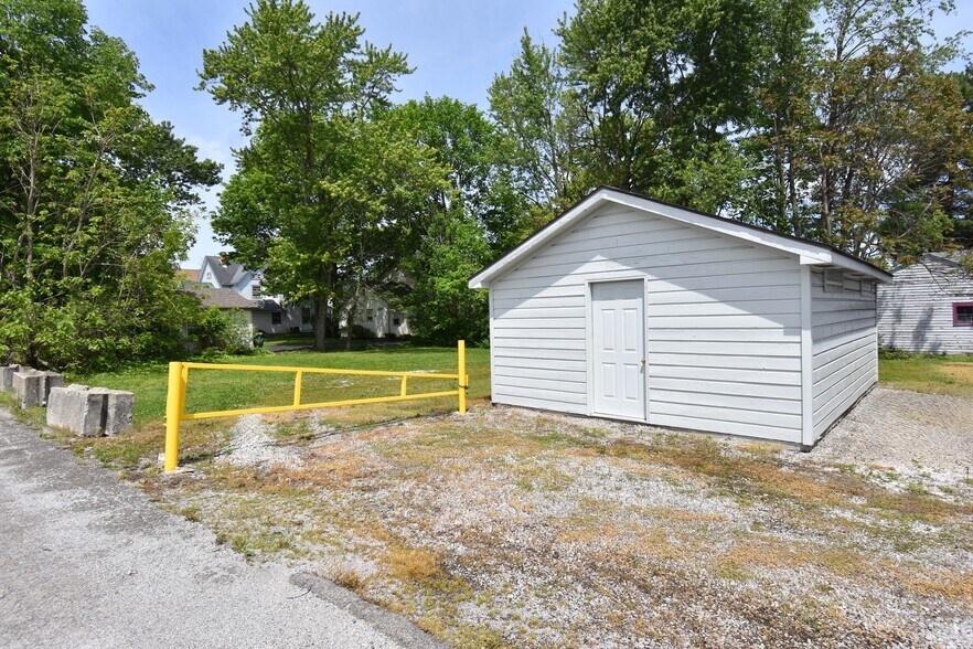 More Photos Of 132 N Main St, Hubbard Freestanding For Sale
