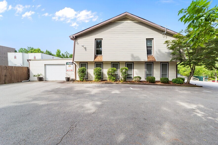 More Photos Of 2701 Rowland Rd, Raleigh Office For Lease