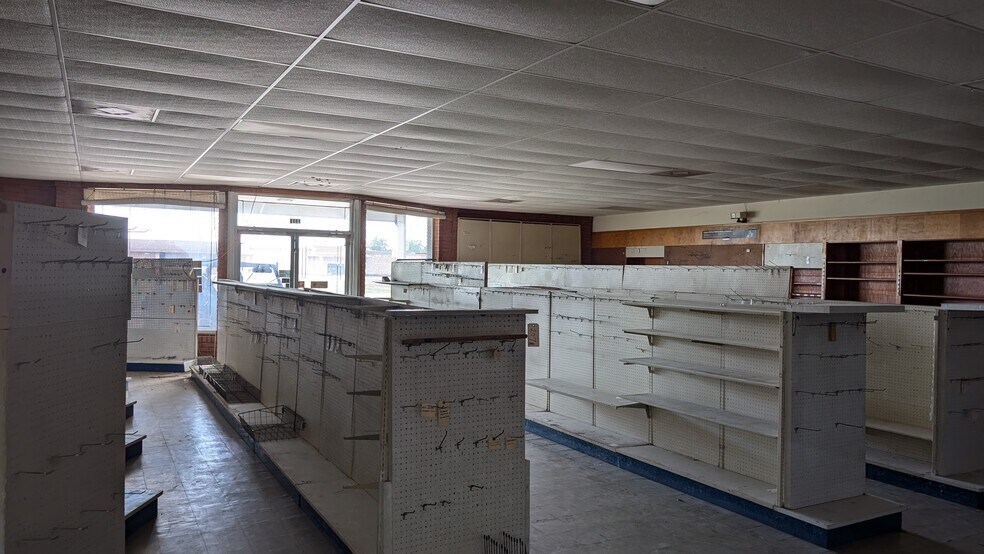 More Photos Of 1119 E Milam St, Wharton Freestanding For Sale