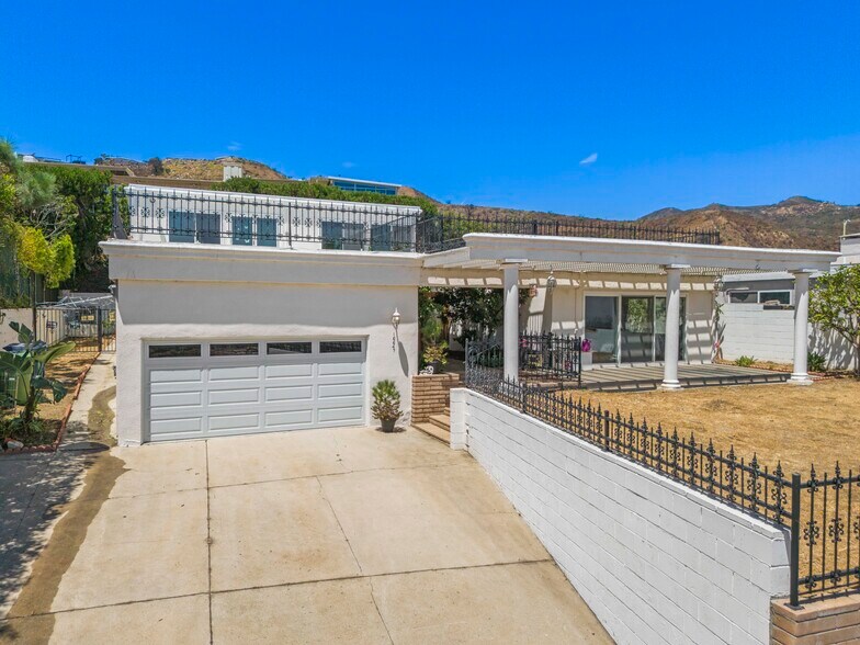More Photos Of 16647 Charmel Ln, Pacific Palisades Land For Sale
