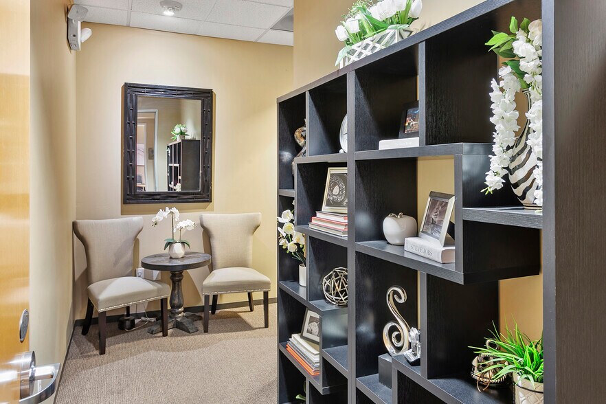 More Photos Of 9375 E Shea Blvd, Scottsdale Coworking Space