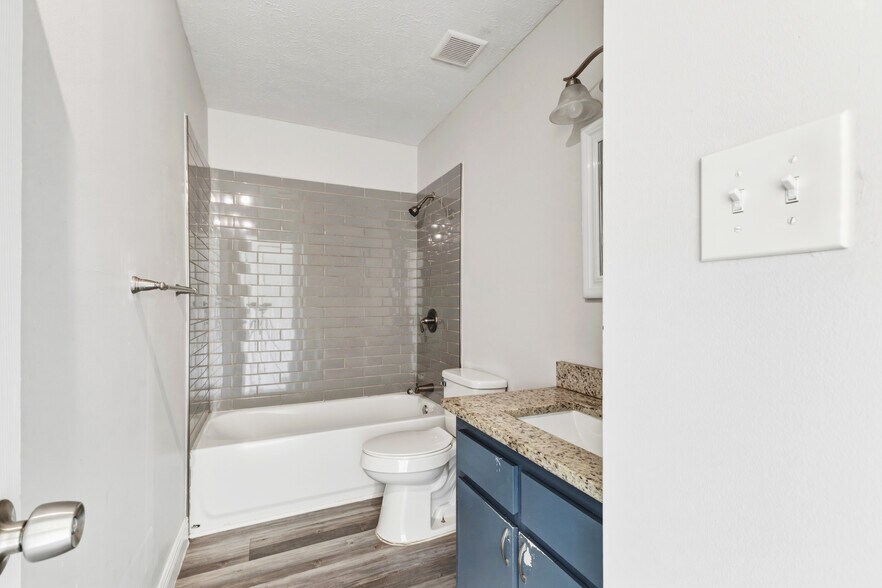 More Photos Of 8412-8420 N Lois Ave, Tampa Apartments For Sale