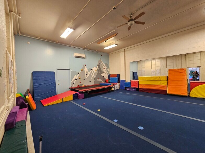 More Photos Of 815 N 1st Ave, Great Falls Auto Dealership For Lease