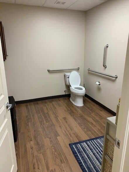 More Photos Of 2400-2416 W Detroit St, Broken Arrow Medical For Sale