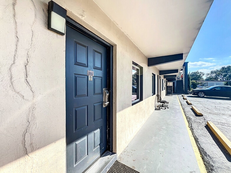 More Photos Of 307 E Vine St, Kissimmee Hotel For Sale