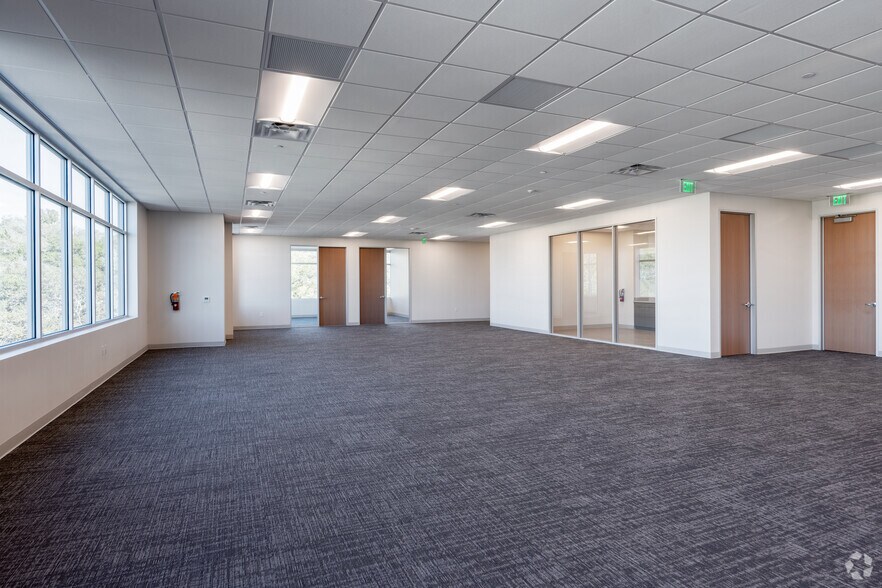 More Photos Of 19122 N US Highway 281, San Antonio Office For Lease