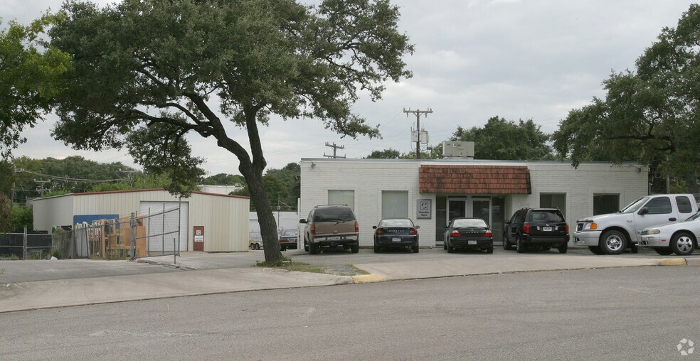 More Photos Of 12106 Valliant St, San Antonio Warehouse For Lease