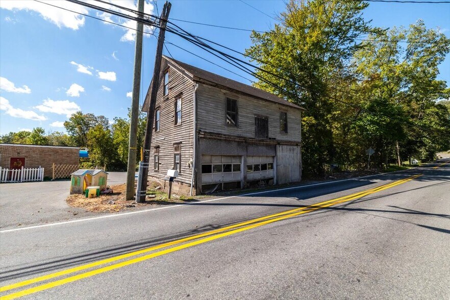 More Photos Of 2241 Ridge Rd, Bangor Flex For Sale