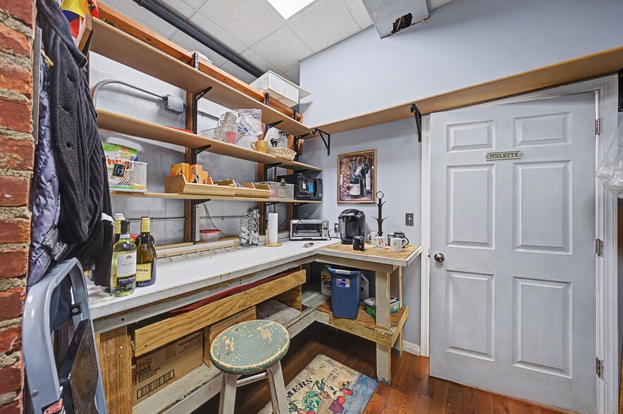 More Photos Of 185 D, New Milford Storefront Retail Office For Lease